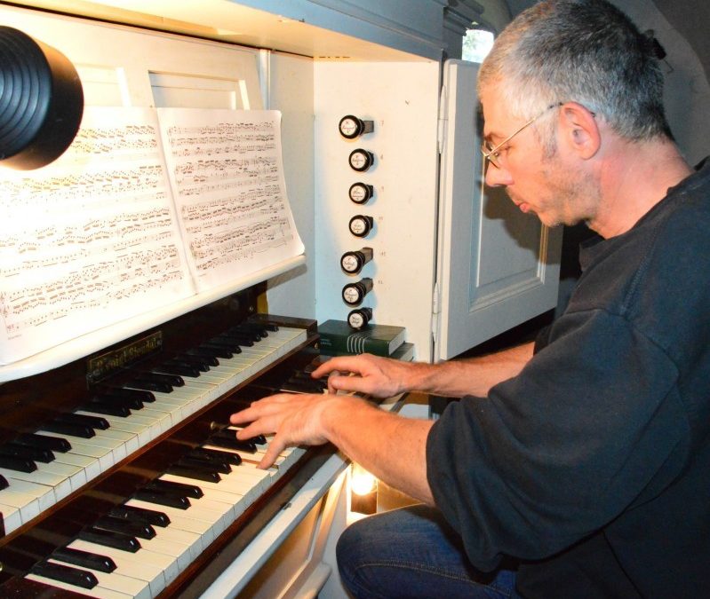 Fahrradkantor zieht Register der Dährer Orgel